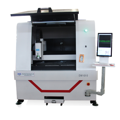 Type fermé coupeur de laser de fibre de la commande numérique par ordinateur 1kw avec la couverture 1300x900mm